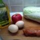 Салат з пекінської капусти з яблуками, помідорами та свіжим огірком Курячий салат з пекінською капустою та яблуками